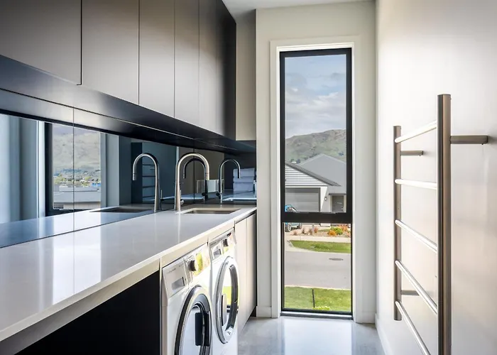 Modern With Mountain Views And Outlook Ferienhaus