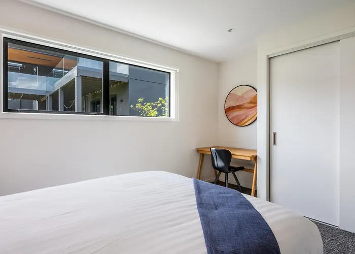 Modern With Mountain Views And Outlook Wanaka