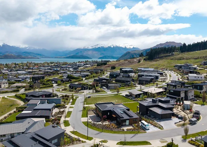 Modern With Mountain Views And Outlook *